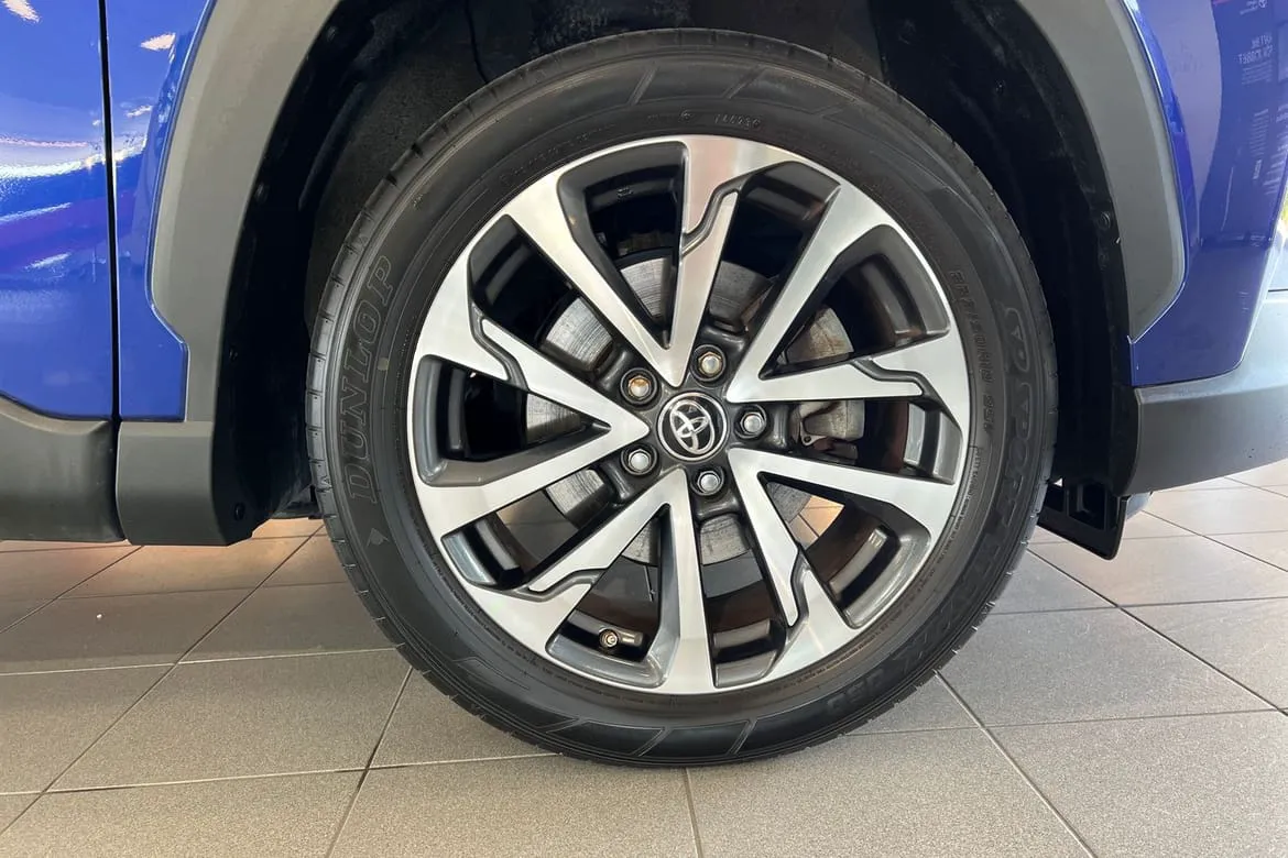 Vehicle image 16