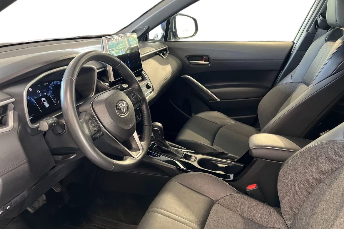 Vehicle image 13