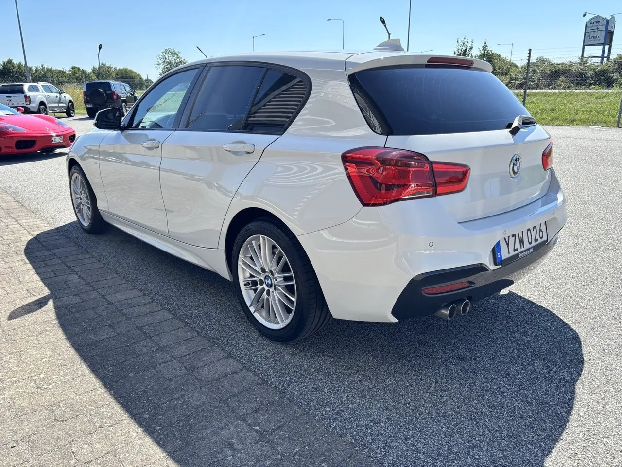 Vehicle image 6
