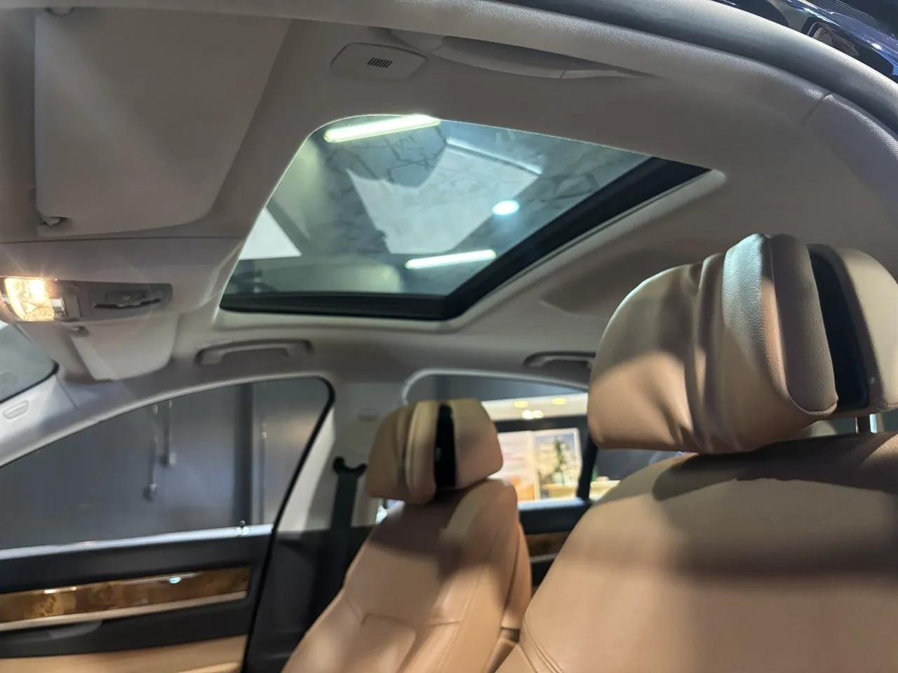 Vehicle image 21