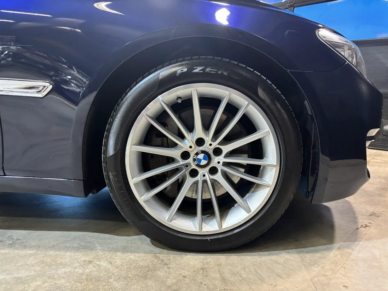 Vehicle image 25