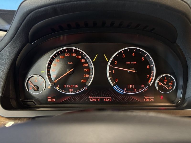 BMW 750 bild 9