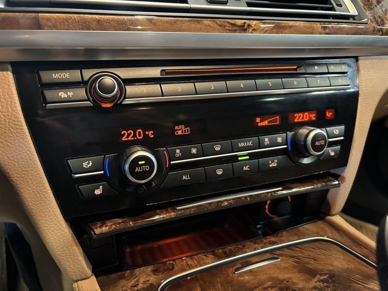 BMW 750 bild 13