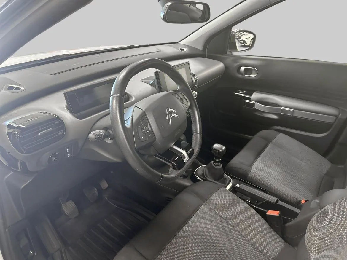 Vehicle image 12