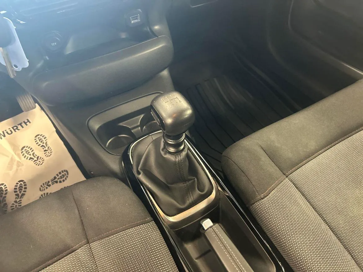 Vehicle image 16