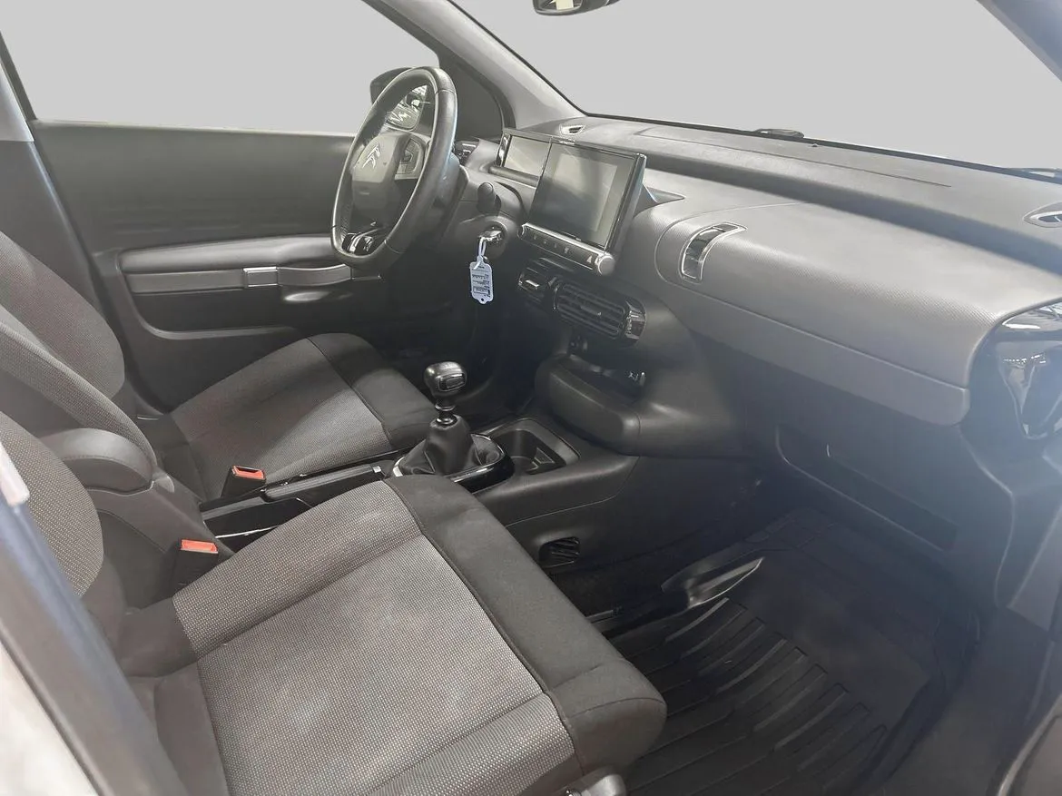 Vehicle image 8