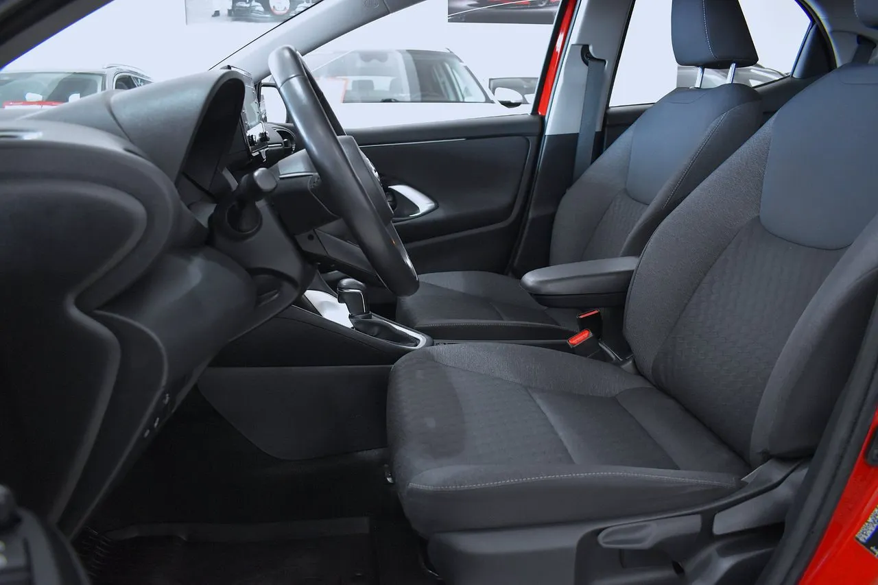 Vehicle image 7
