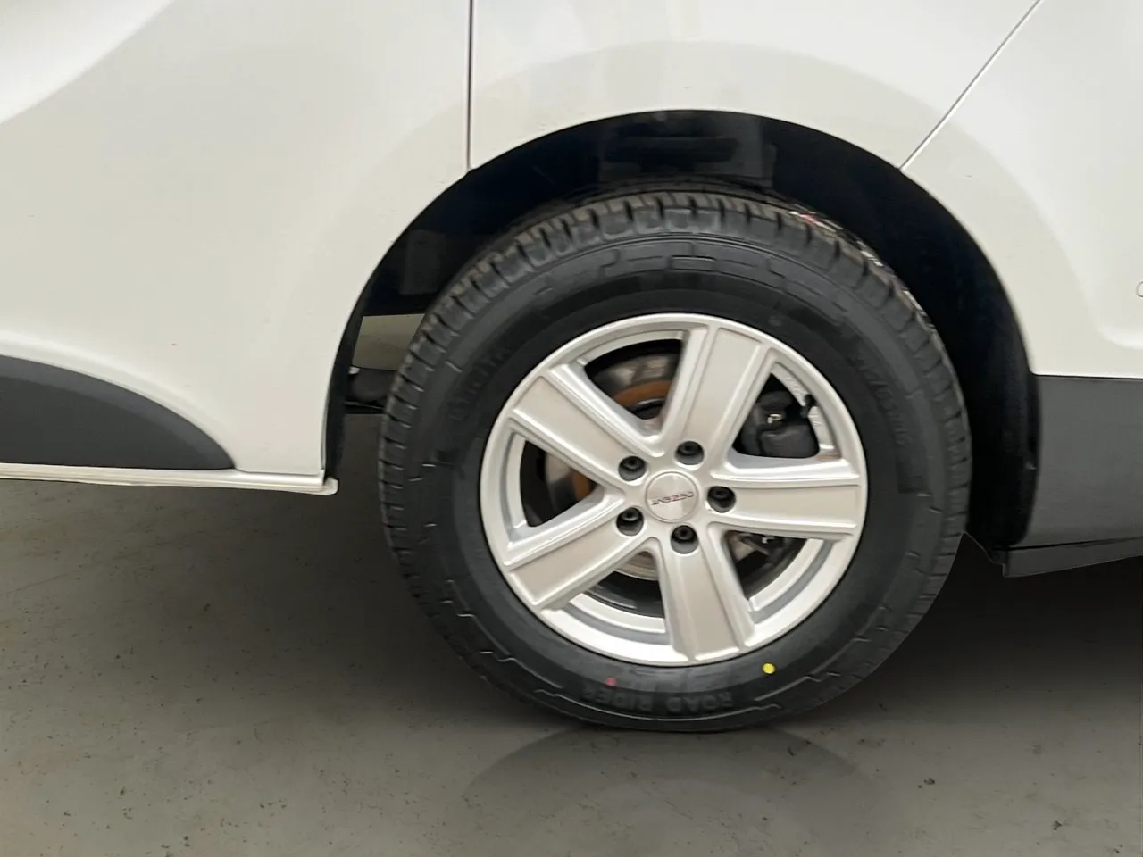 Vehicle image 28