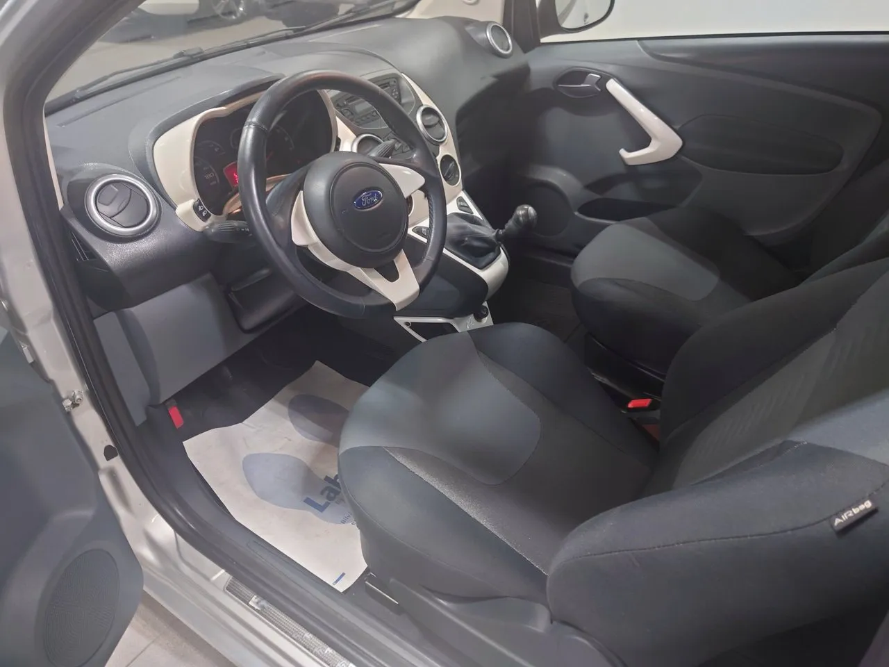 Vehicle image 6