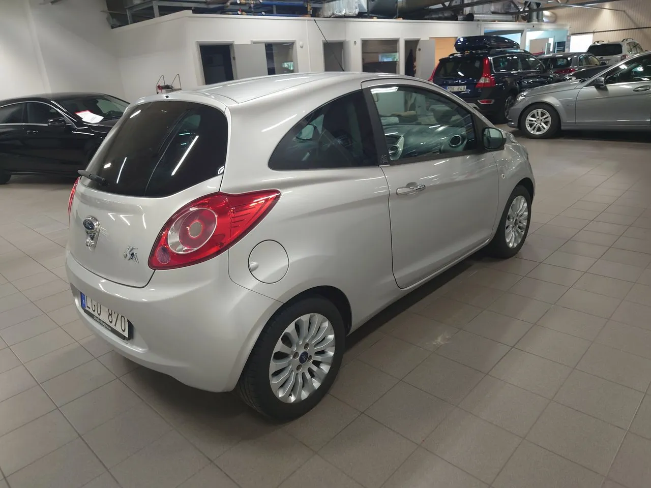 Vehicle image 4