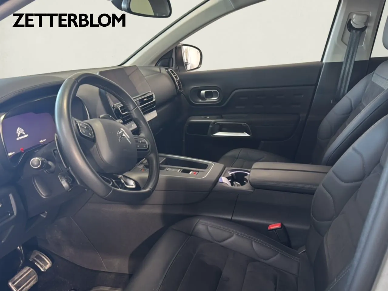 Vehicle image 7