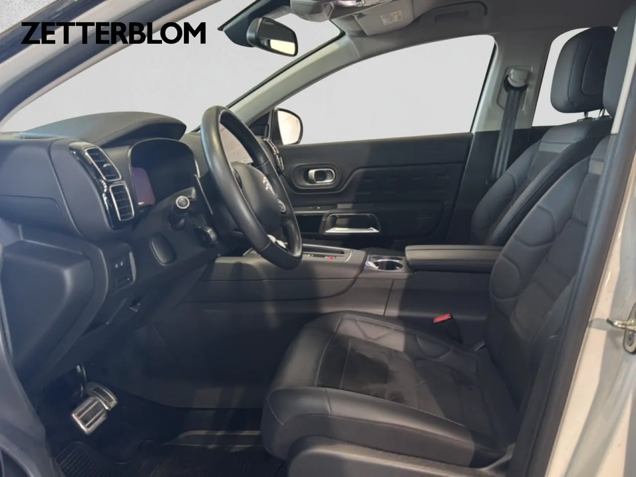 Vehicle image 6