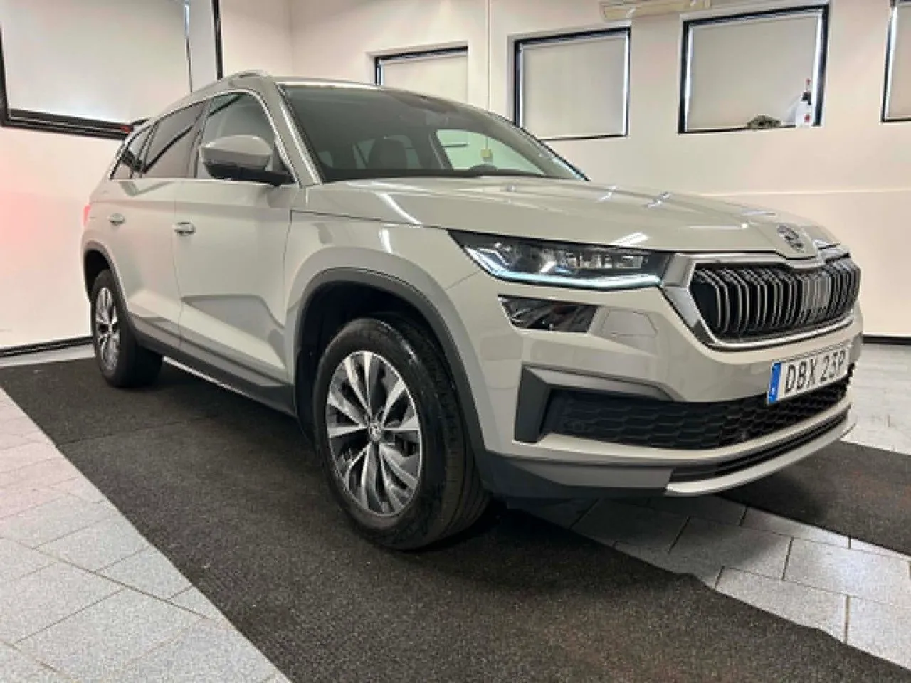 Vehicle image 3