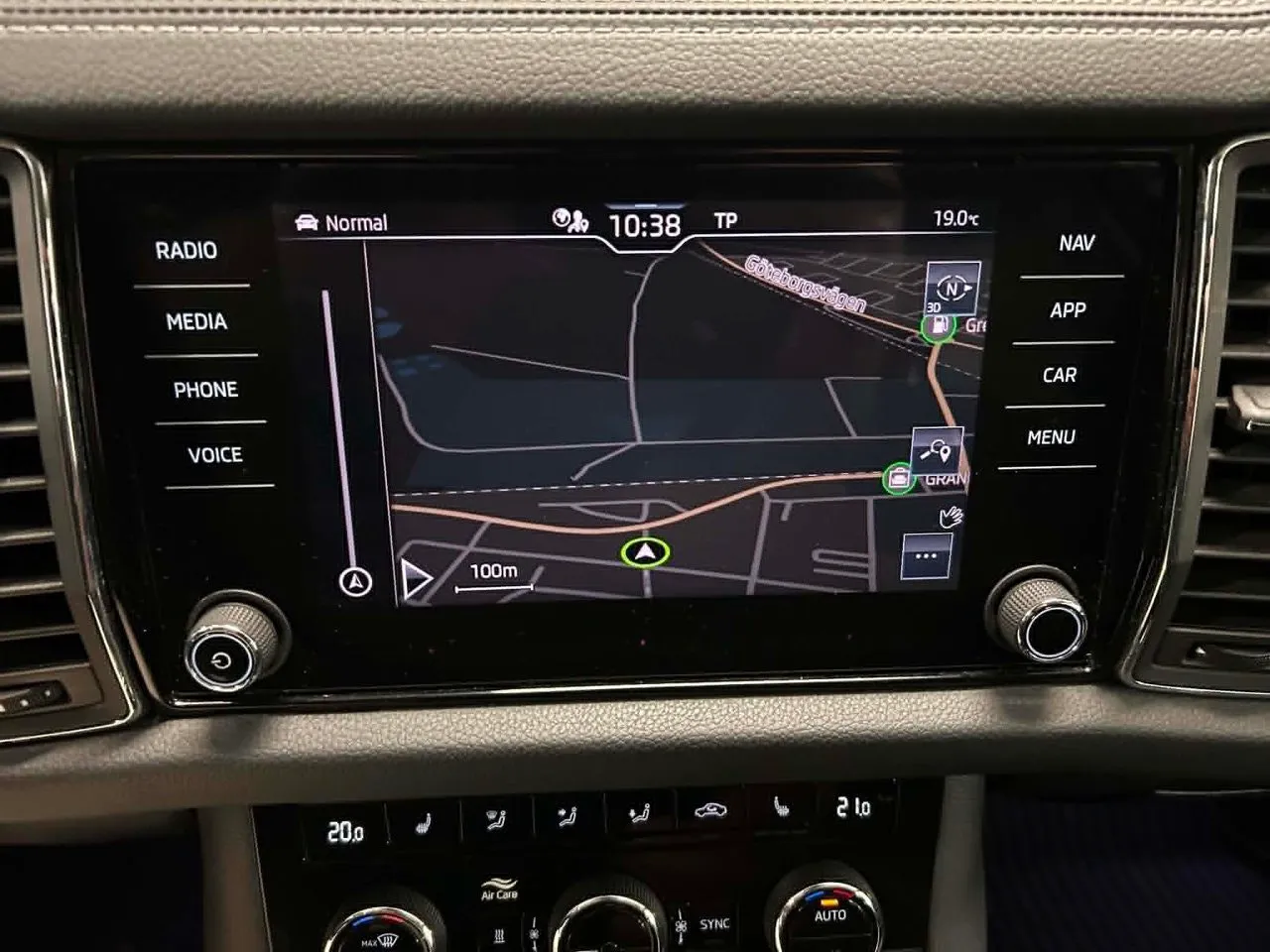 Vehicle image 15