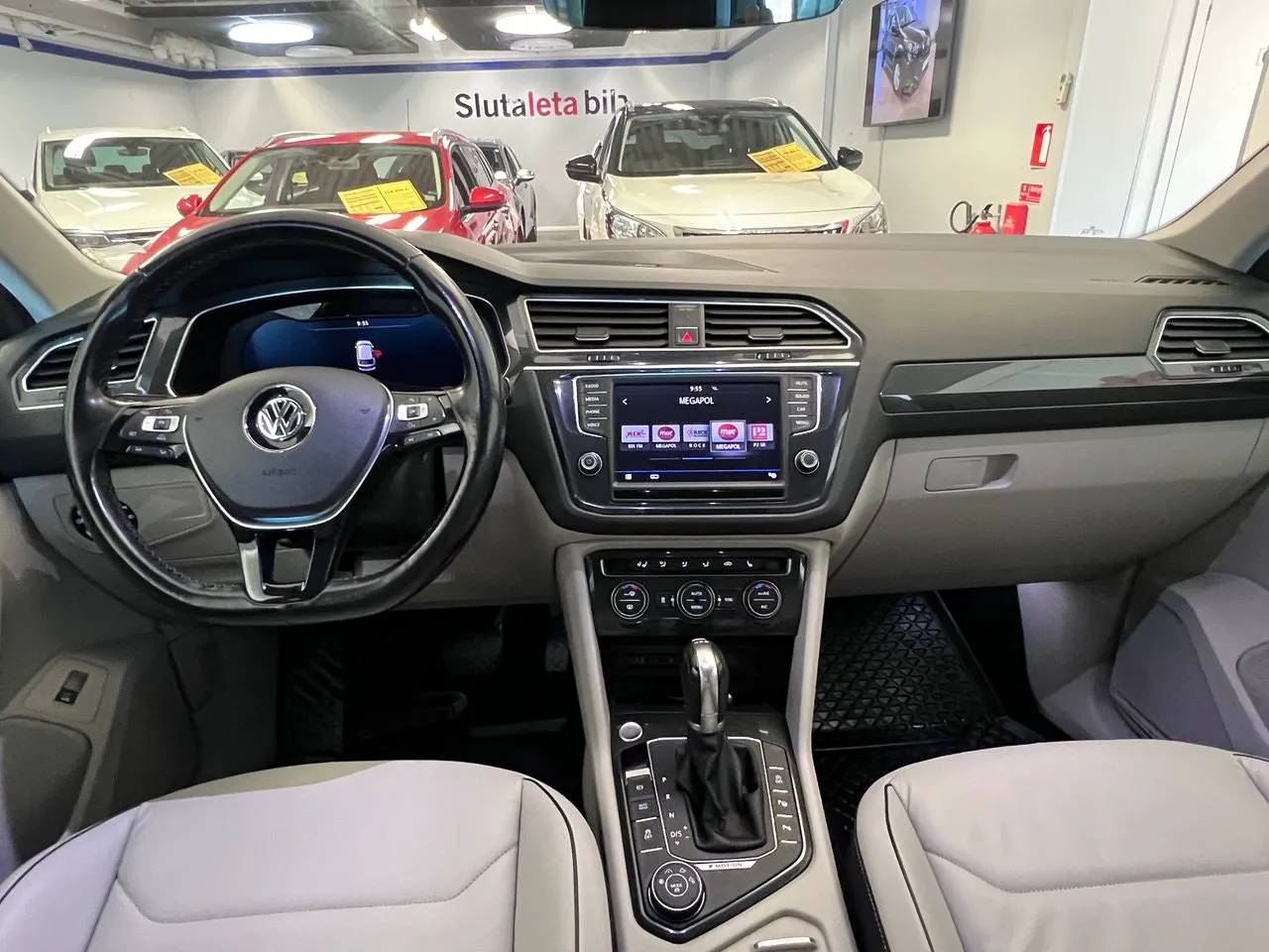 Vehicle image 16