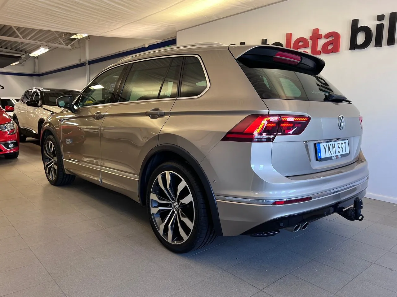 Vehicle image 7