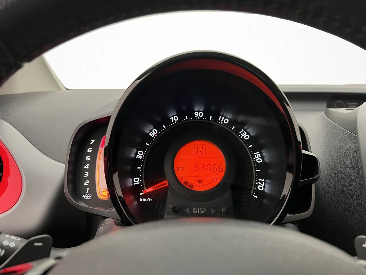 Vehicle image 16