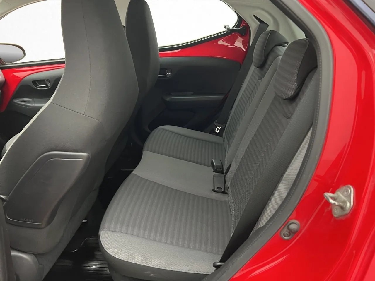 Vehicle image 15