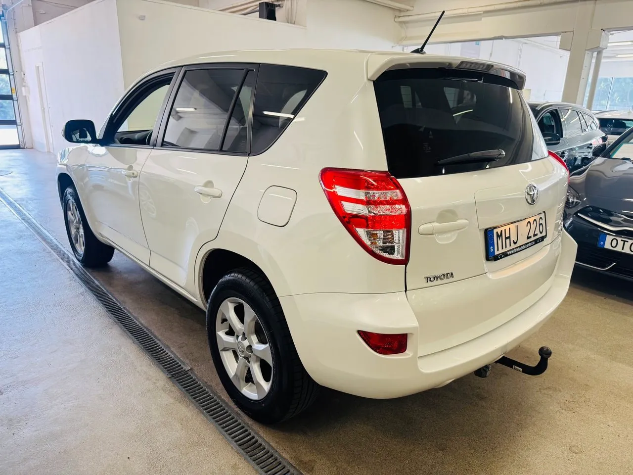 Vehicle image 15