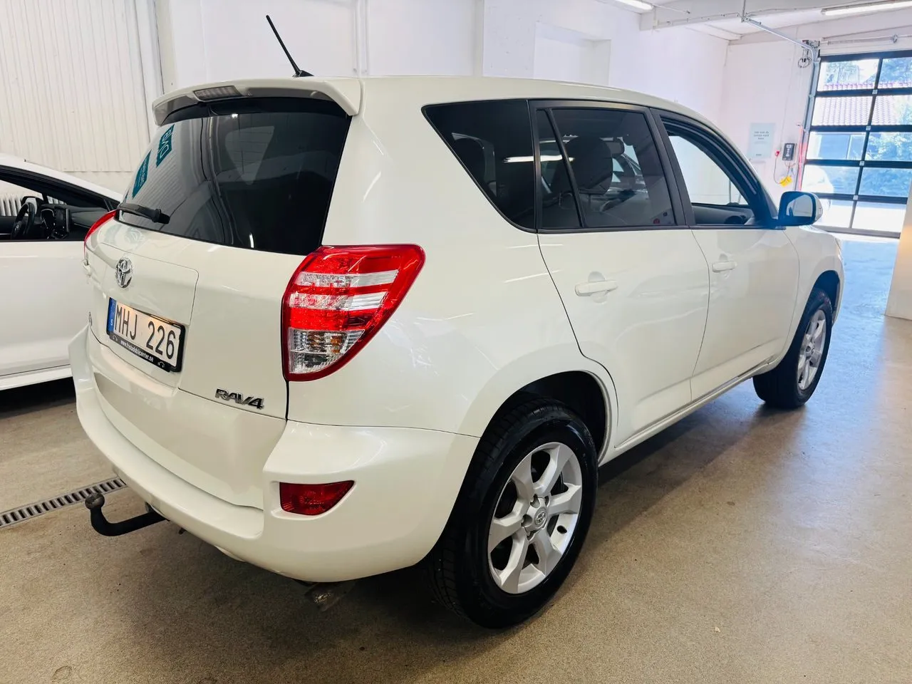 Vehicle image 14