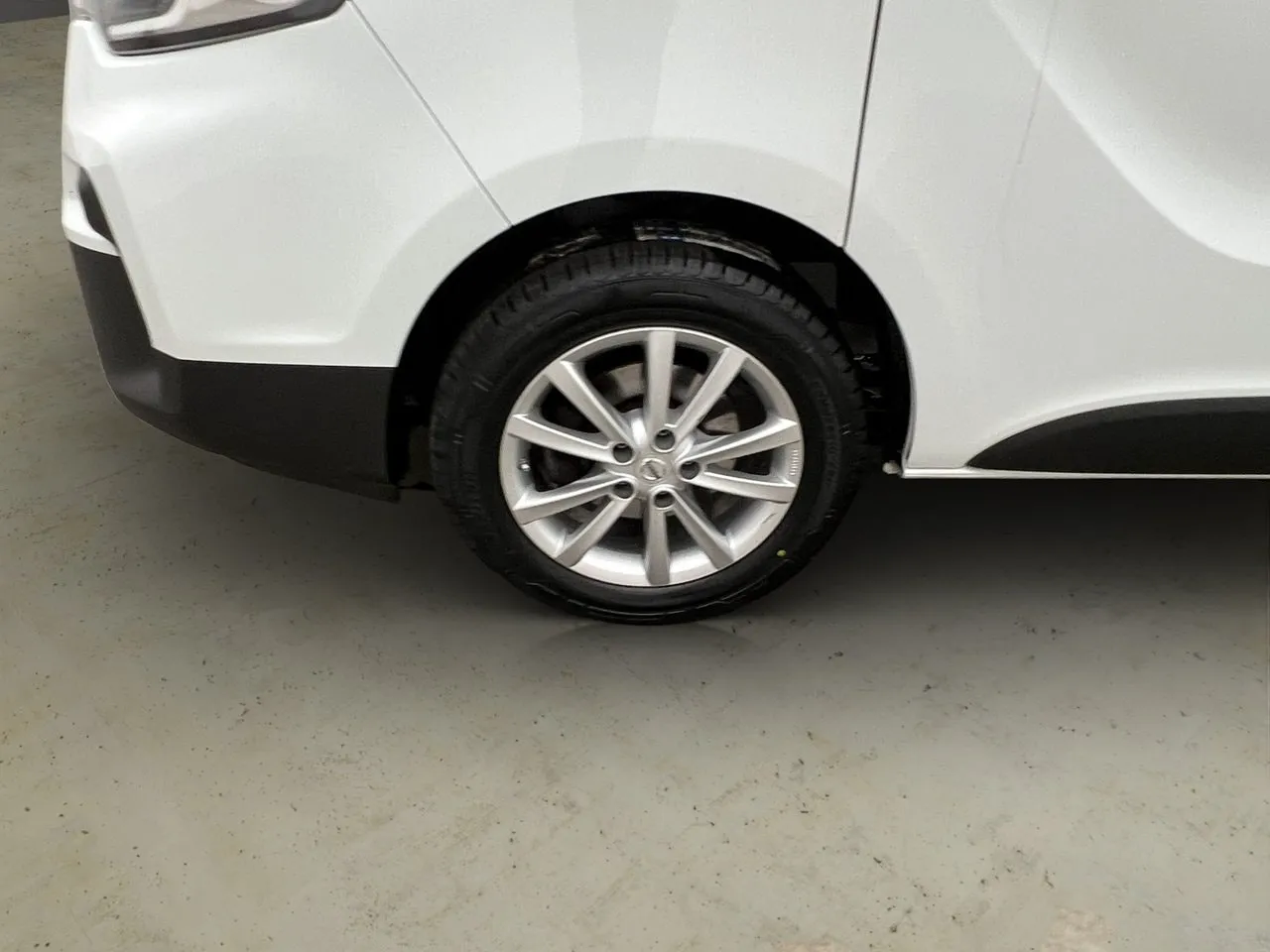 Vehicle image 24