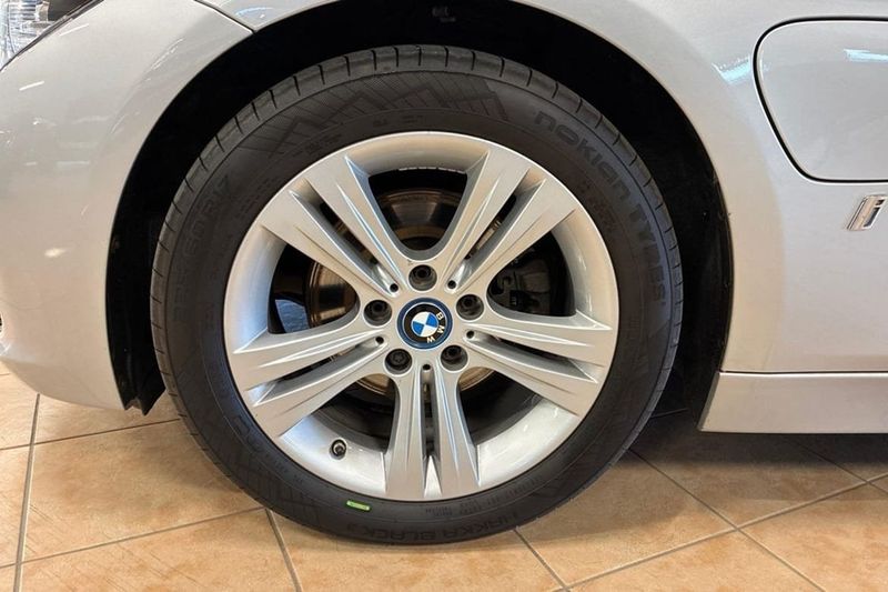 BMW 330 bild 16
