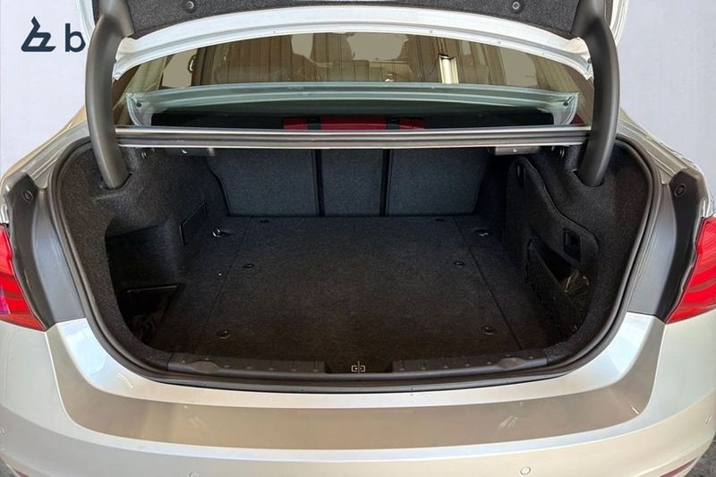 BMW 330 bild 9