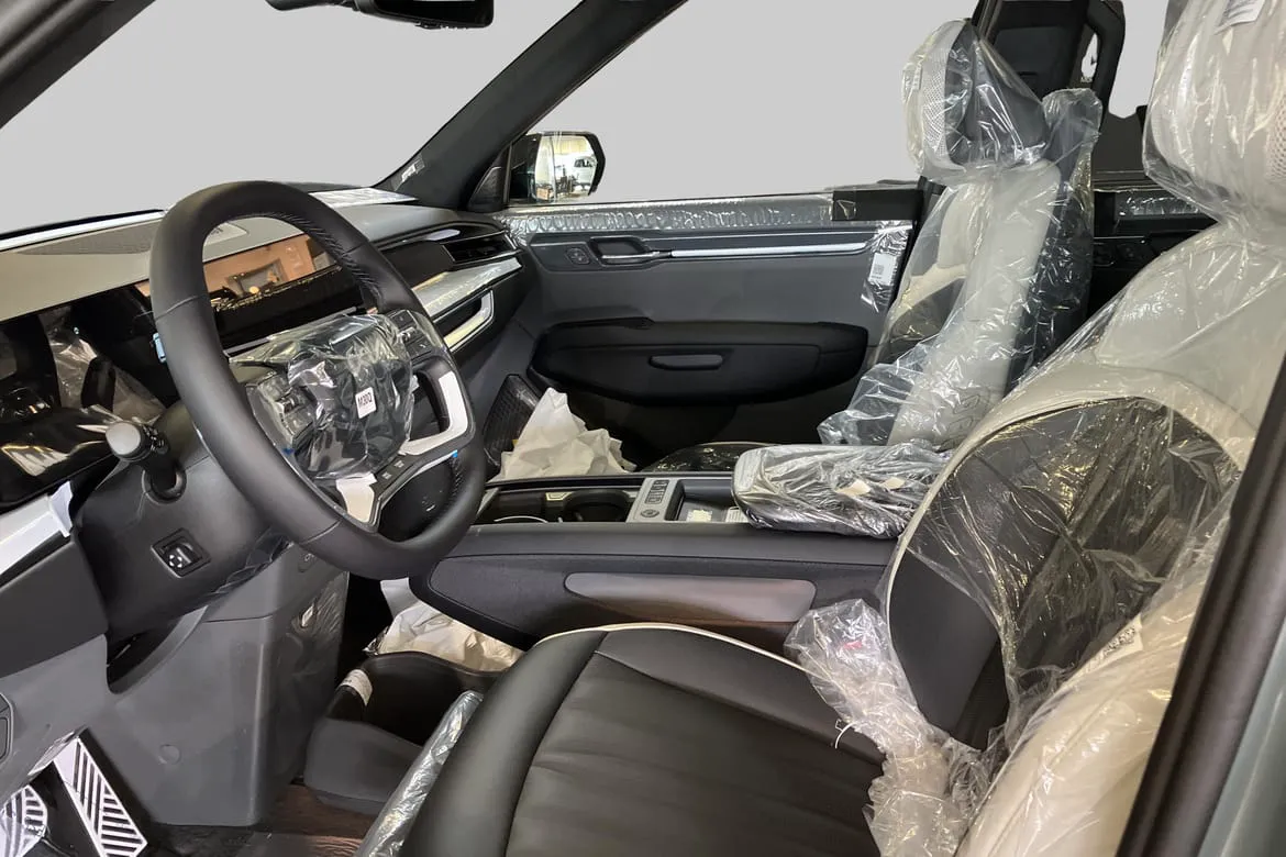 Vehicle image 5