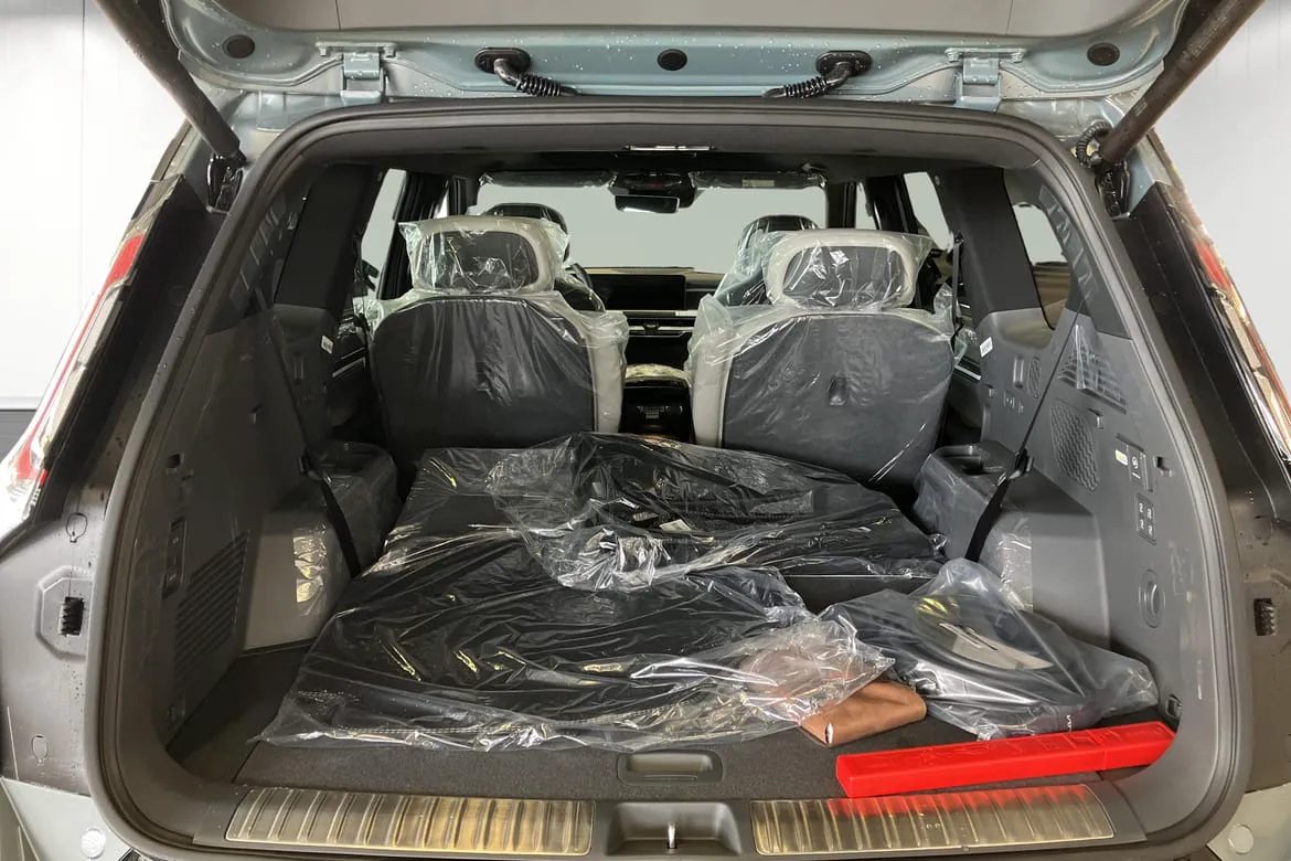 Vehicle image 18