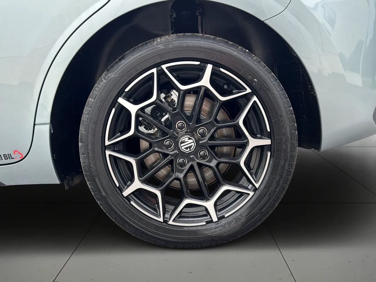 Vehicle image 13