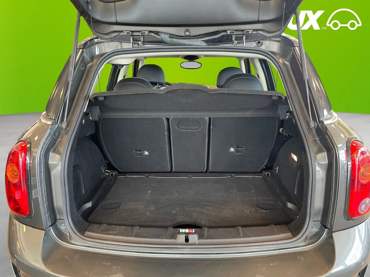 Vehicle image 15