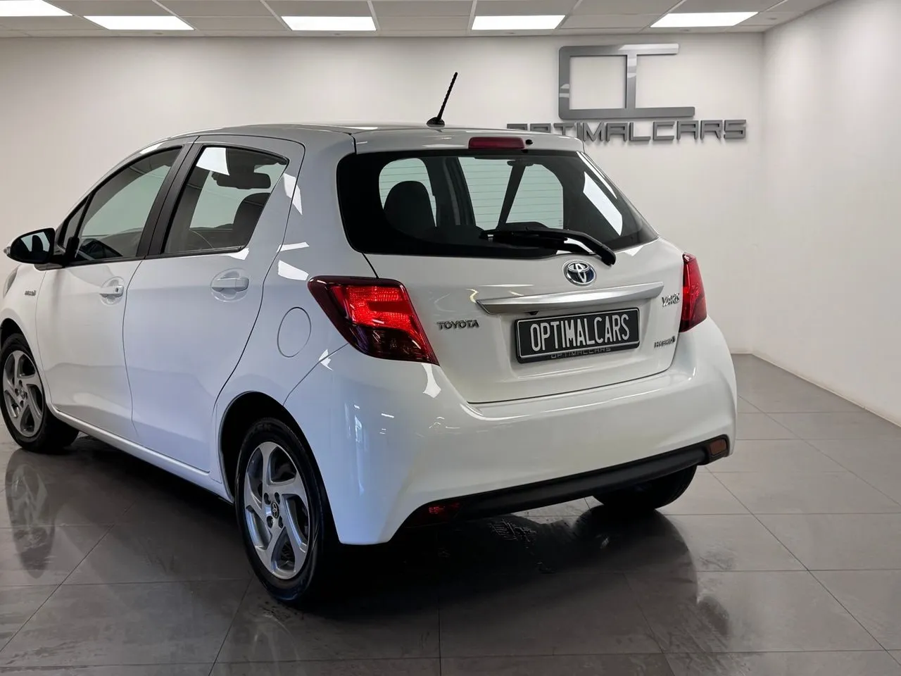 Vehicle image 12