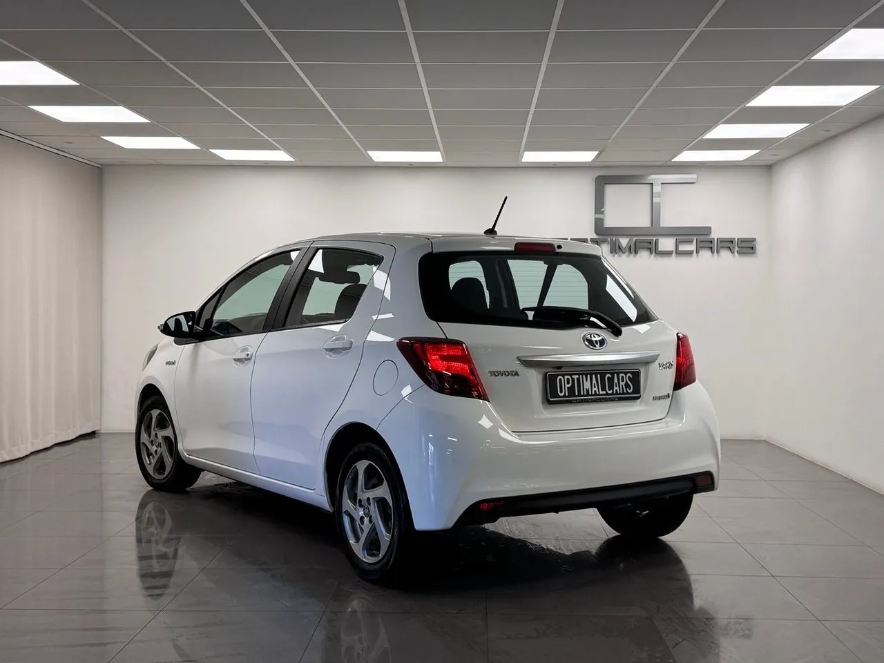 Vehicle image 11