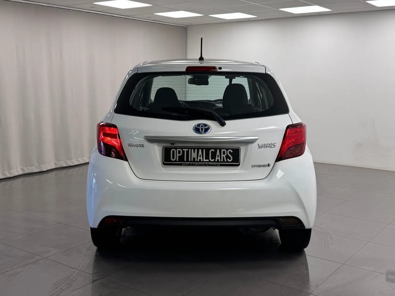 Vehicle image 10