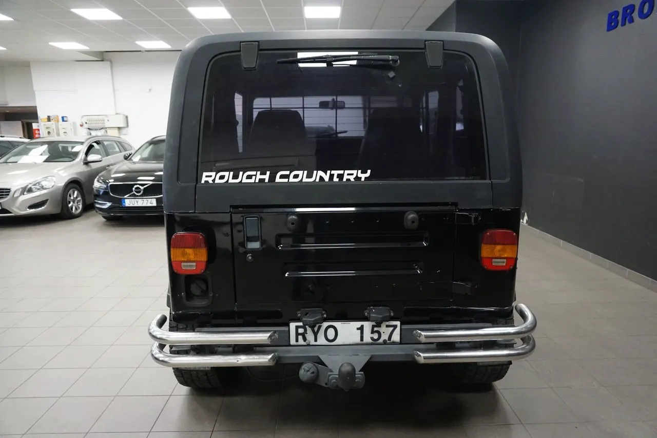 Vehicle image 6