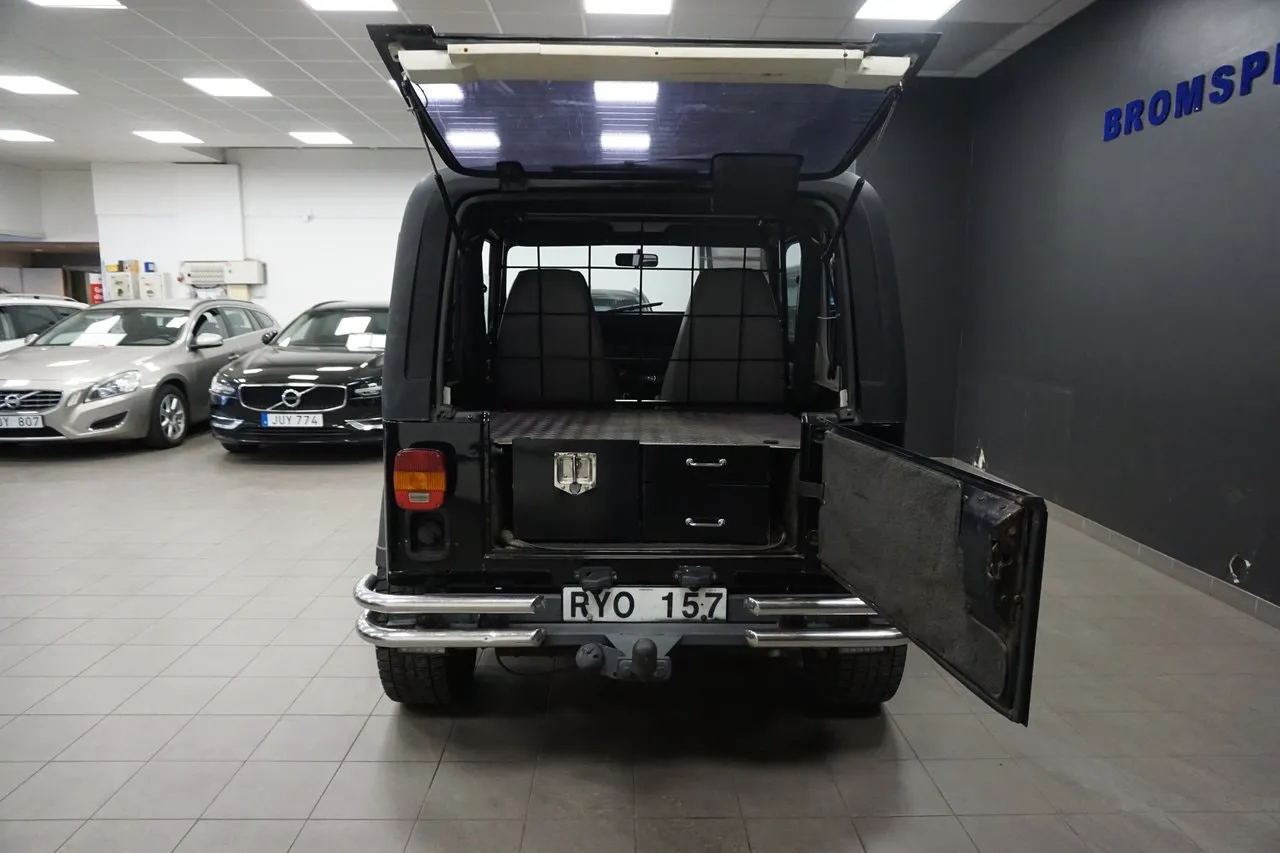 Vehicle image 14