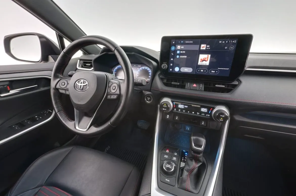 Vehicle image 13