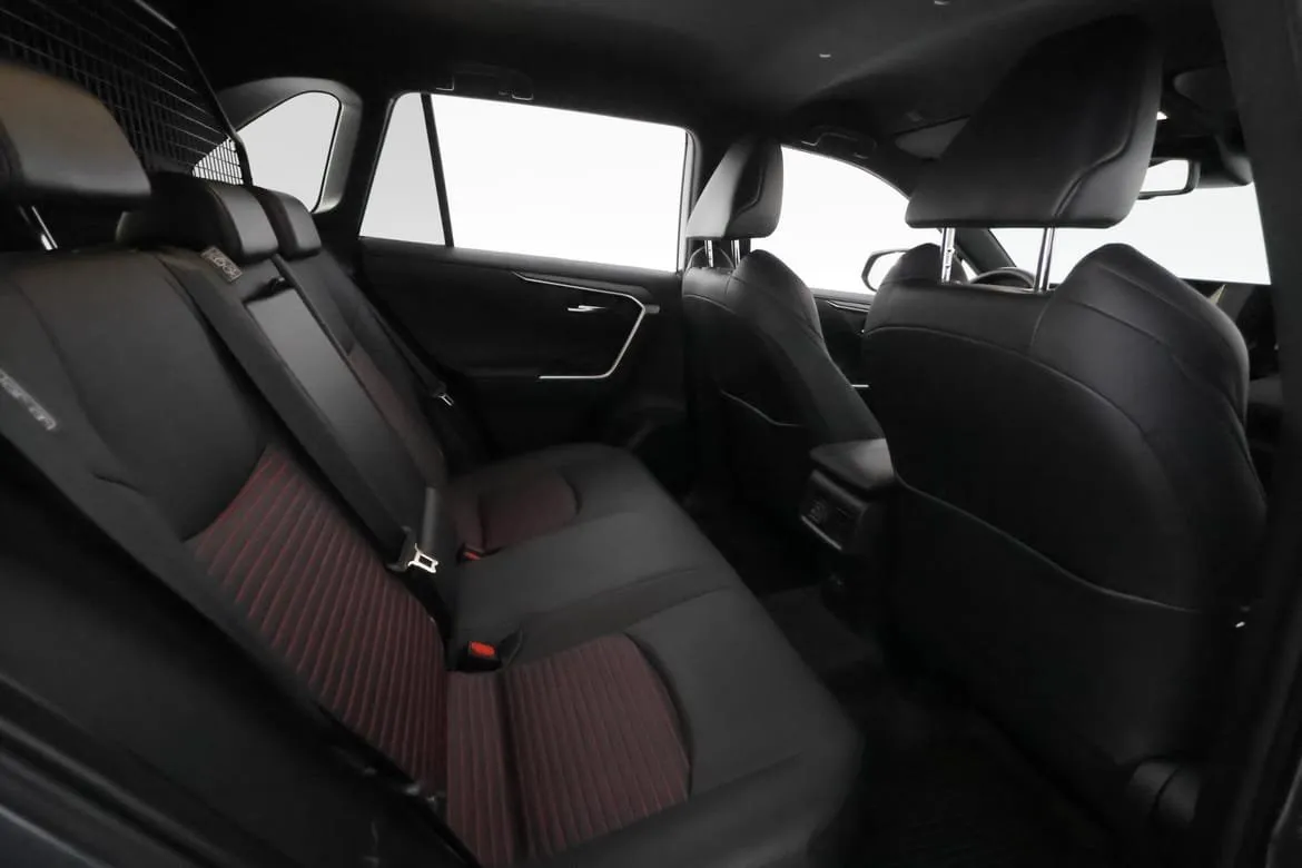 Vehicle image 18