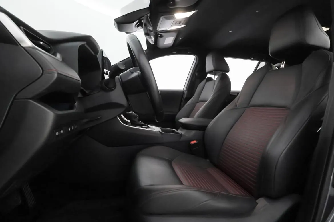 Vehicle image 10