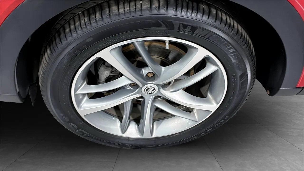 Vehicle image 8