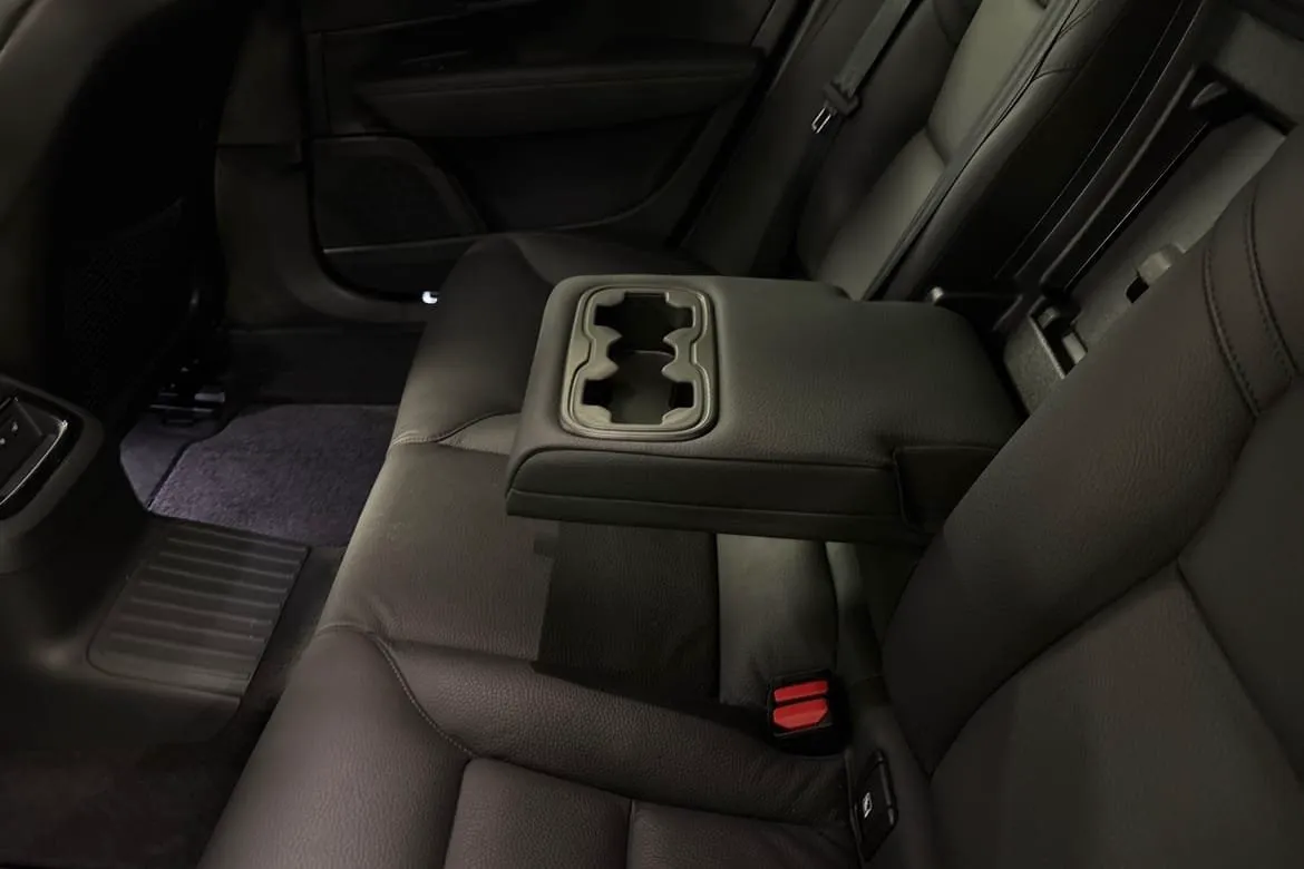 Vehicle image 18
