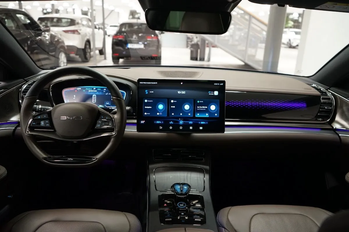 Vehicle image 6