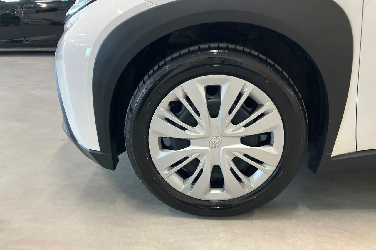 Vehicle image 17