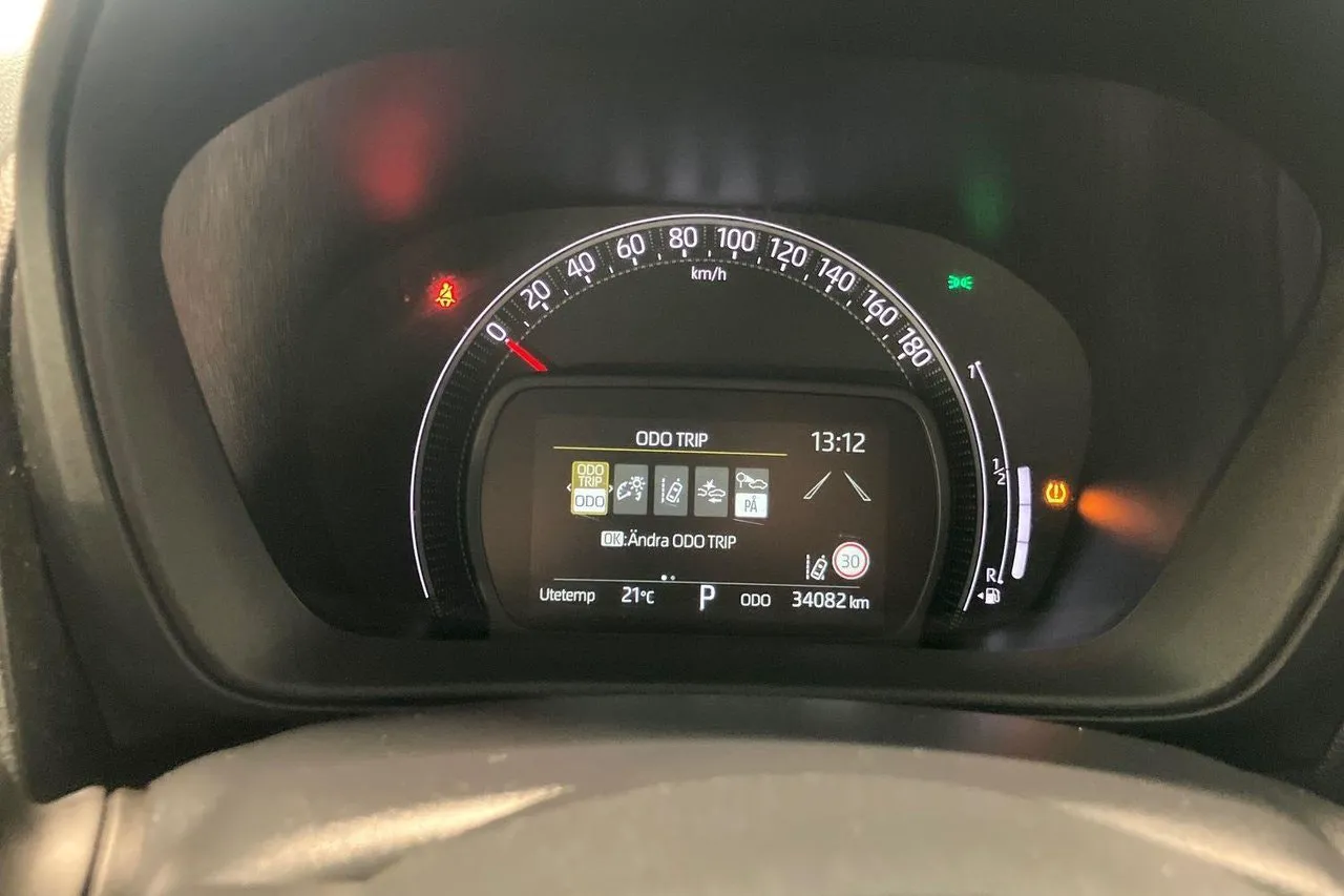 Vehicle image 16