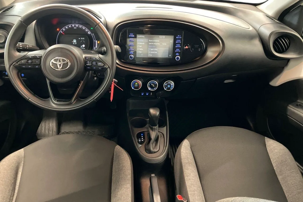 Vehicle image 11