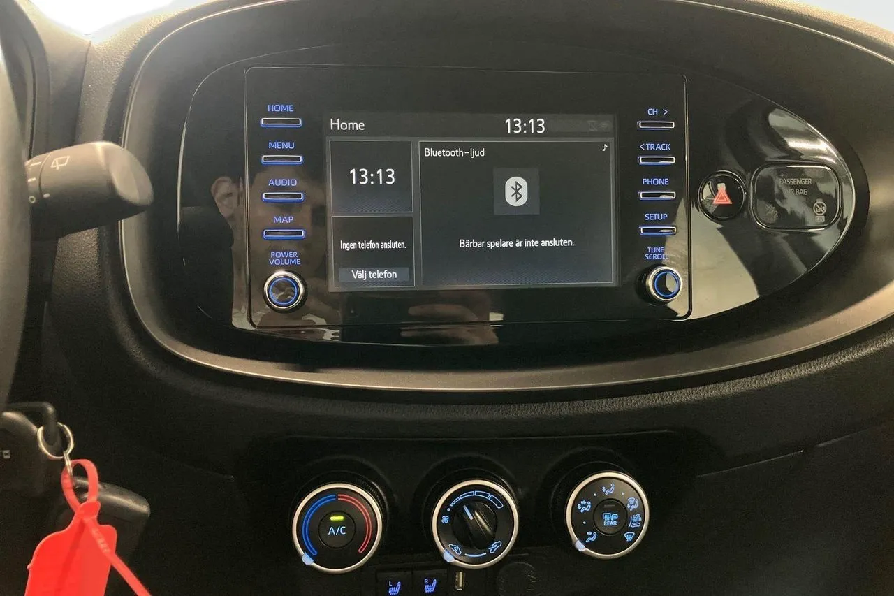 Vehicle image 15