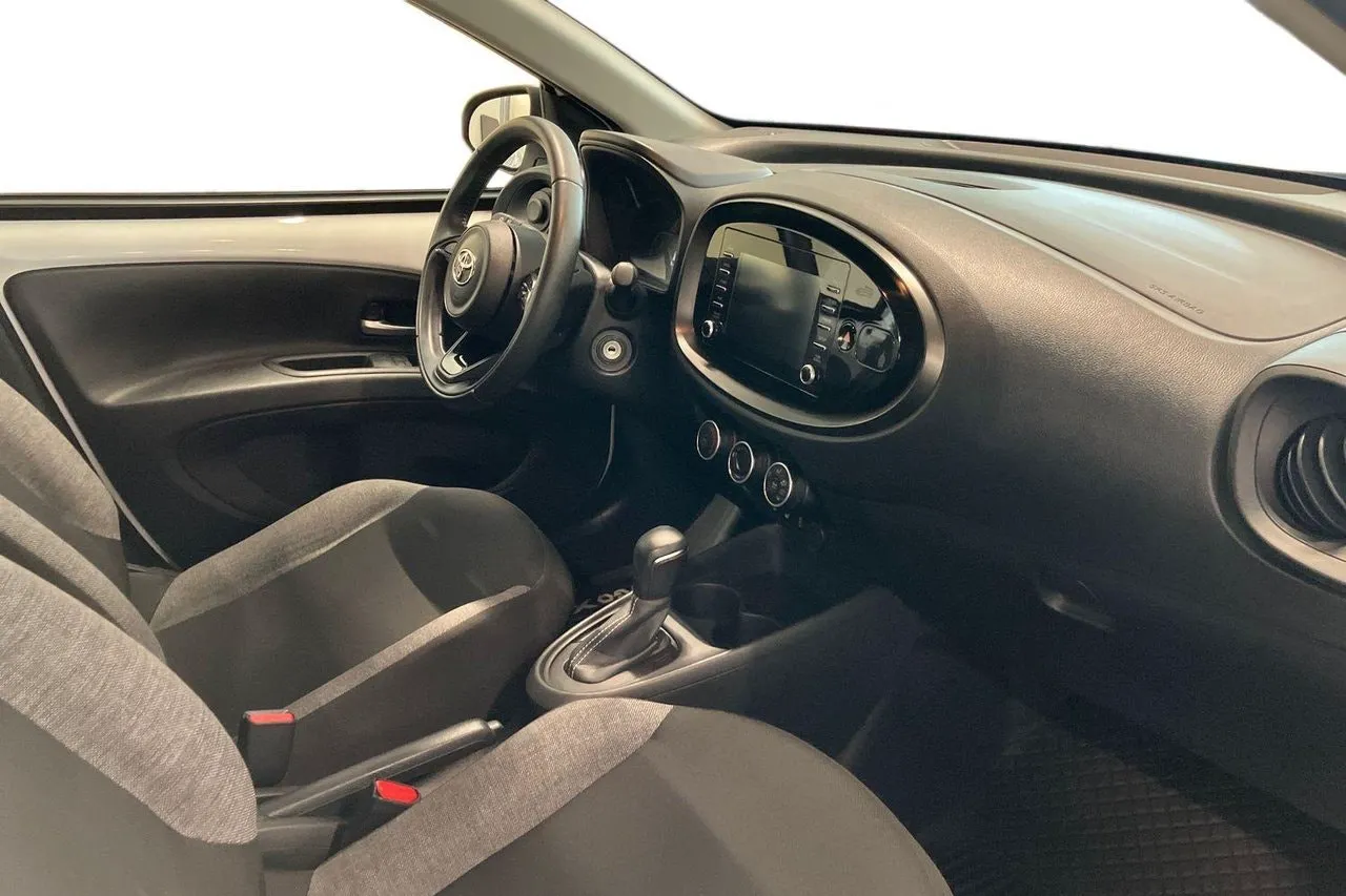 Vehicle image 8