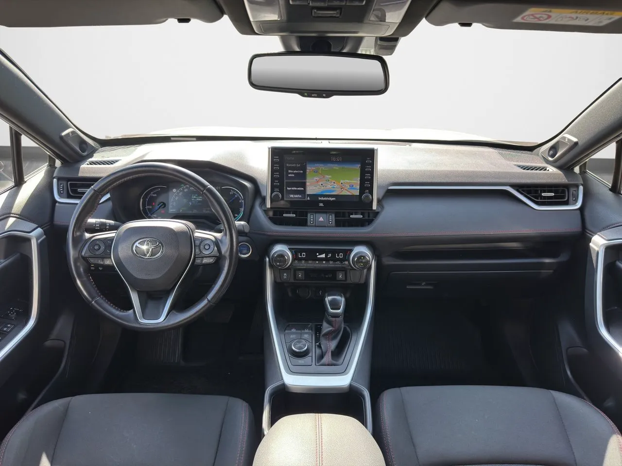 Vehicle image 10