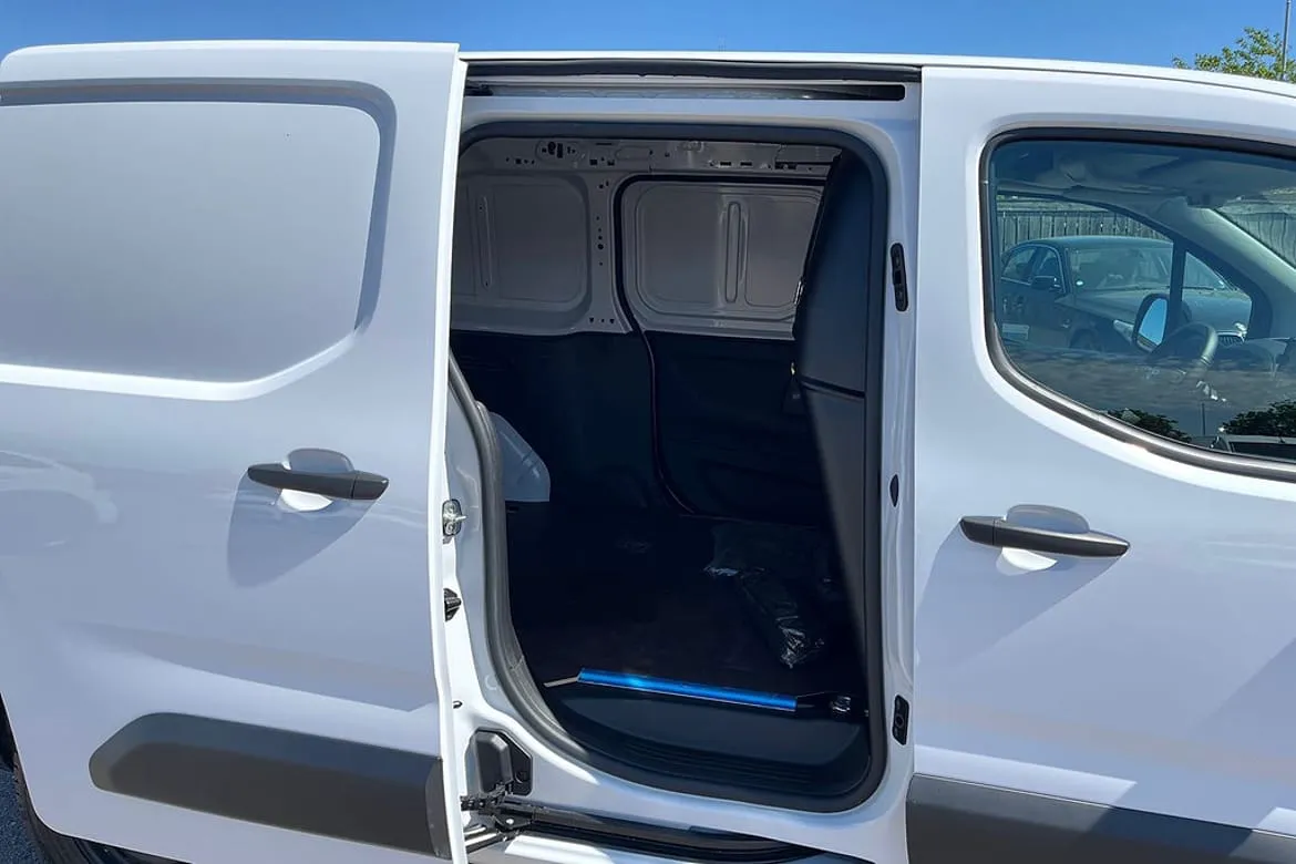 Vehicle image 21