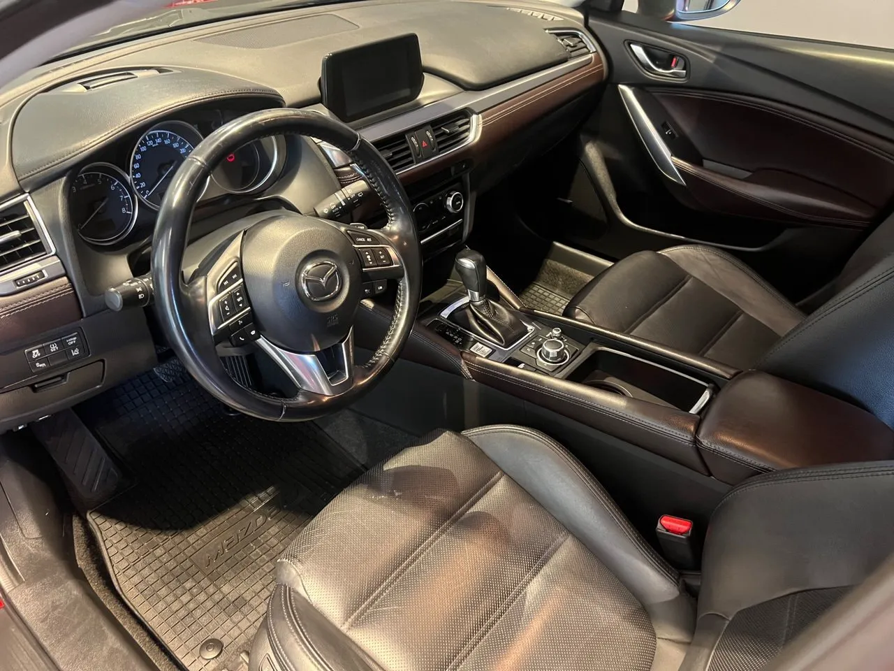Vehicle image 6